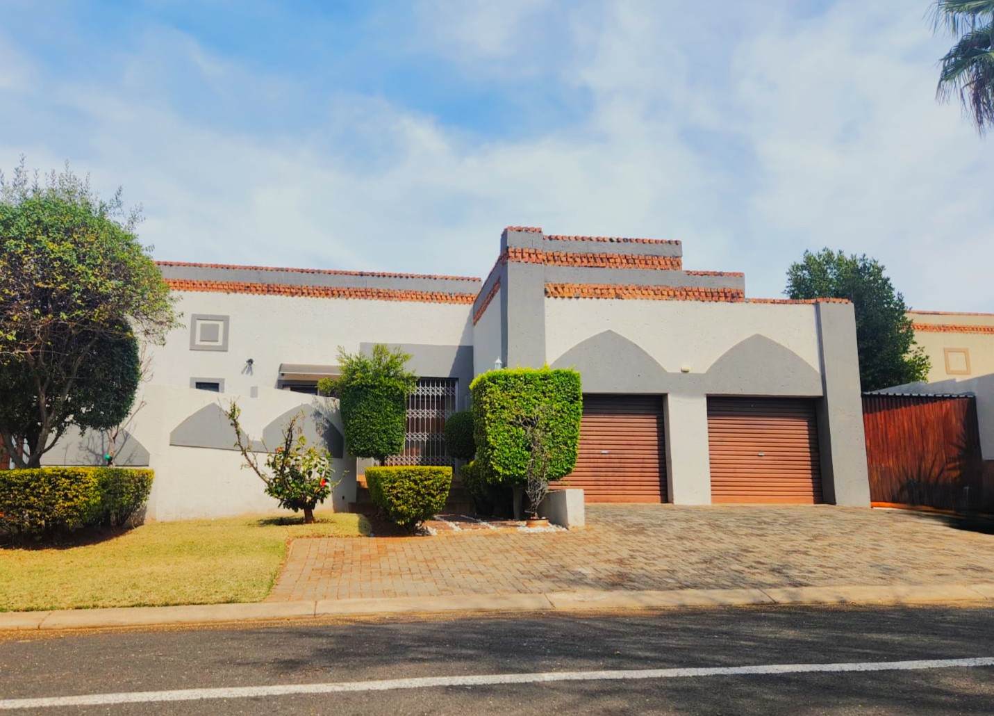 Spacious 3-Bedroom Family Home with Pool & Entertainment Area