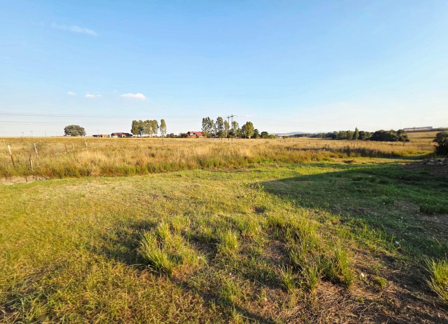 8.84 Ha Plot with 4-Bedroom Home, Large Barn & Farming Potential
